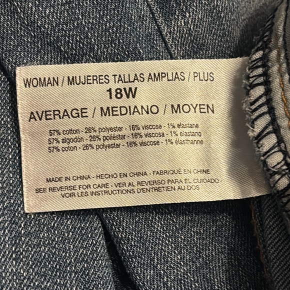 Code Bleu distressed Capri 18W raw hem stone wash casual plus size slimmer fit - Picture 10 of 10